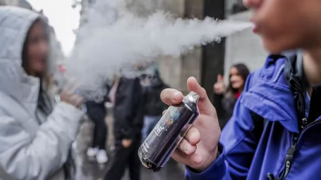 E-Cigarette Use Rises in France, Health Risks Uncertain France Vaping Trends, E-cigarette Health Risks